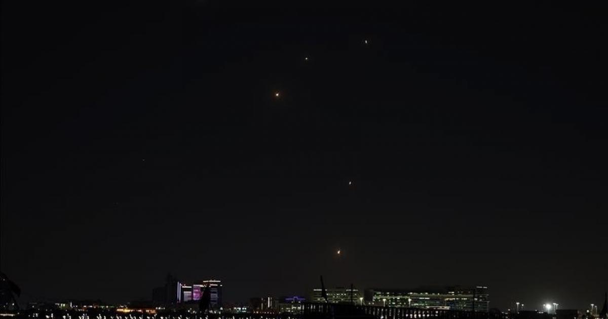 فلسطين – الداخلية القطرية: 4 جرحى نتيجة سقوط شظايا صاروخ