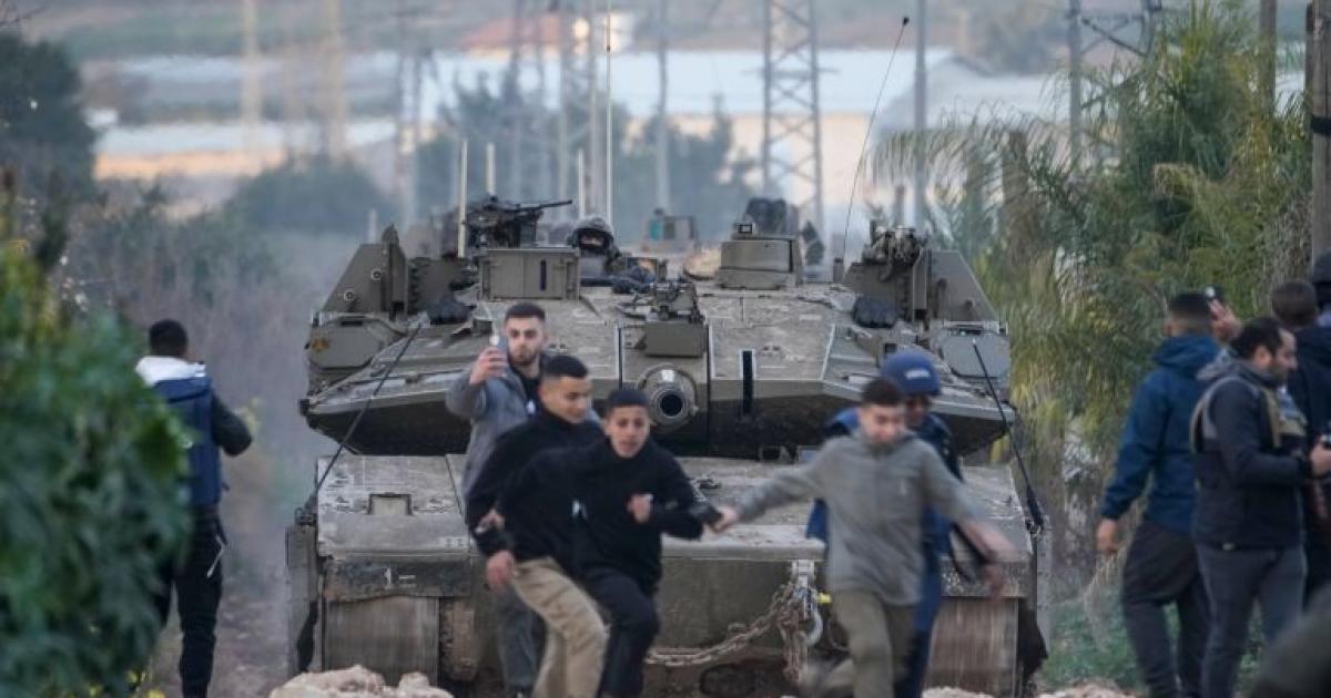 فلسطين – تصعيد ميداني في الضفة الغربية..توغلات واعتداءات متزامنة تسفر عن إصابات وتدمير في الأراضي الزراعية