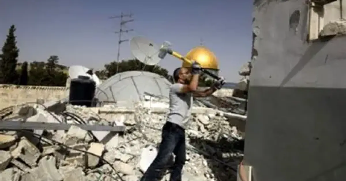 فلسطين – الاحتلال يجبر عائلة مقدسية على هدم 7 منازل وشقق بنفسها فلسطين – الاحتلال يجبر عائلة مقدسية على هدم 7 منازل وشقق بنفسها