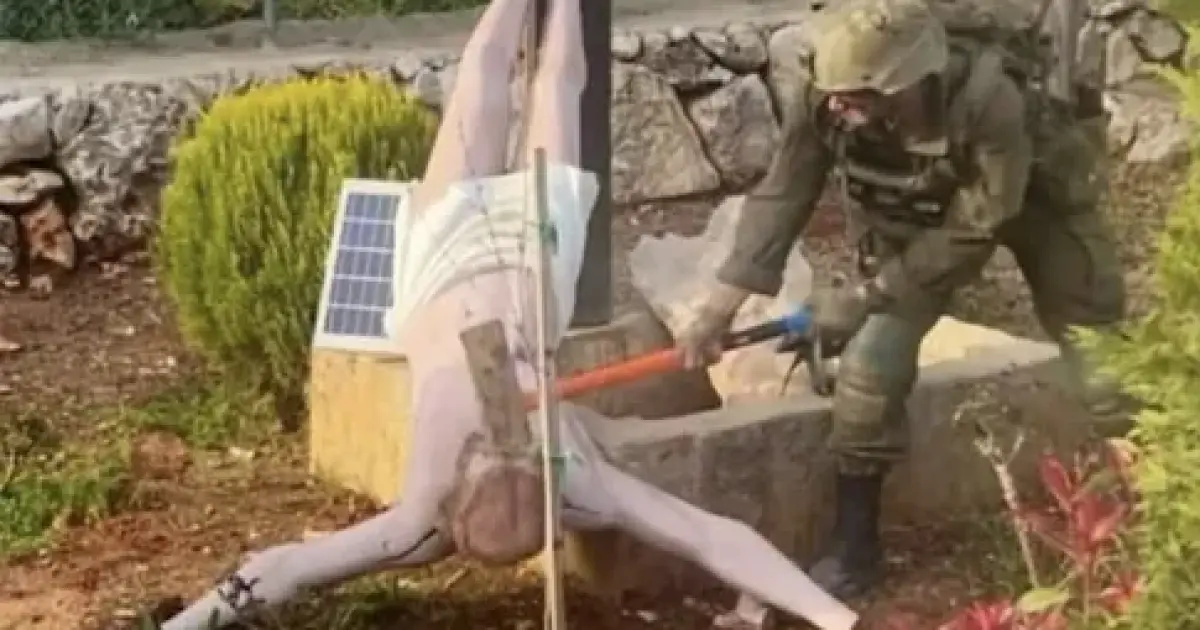 فلسطين – تمثال مرفوض واعتذار متأخر.. اللبنانيون يردون على تدمير تمثال المسيح بإسقاط «تعويضات» للاحتلال فلسطين – تمثال مرفوض واعتذار متأخر.. اللبنانيون يردون على تدمير تمثال المسيح بإسقاط «تعويضات» للاحتلال