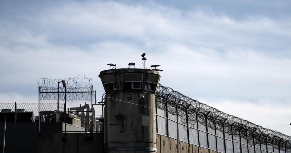 فلسطين – 90 أسيرة في سجون الاحتلال تتعرض للتجويع والتنكيل والتفتيش العاري