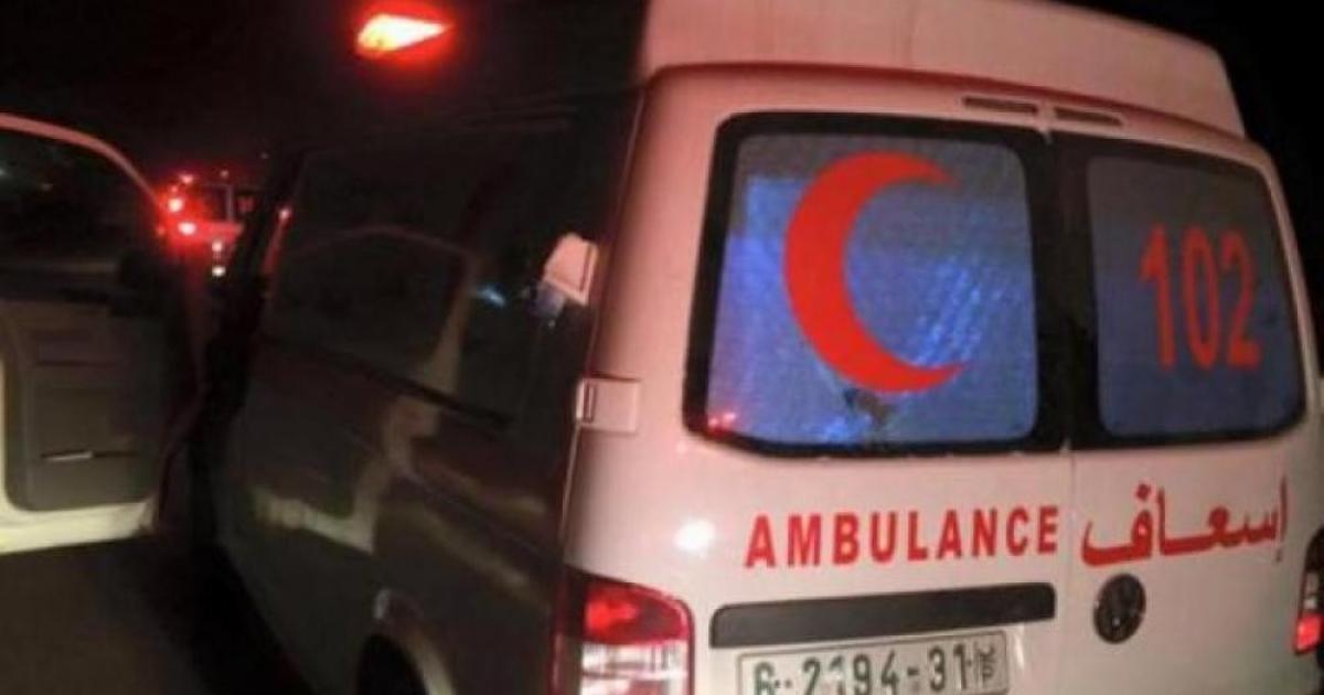فلسطين – مستوطنون يهاجمون سيارة إسعاف ويحطمون زجاجها في نابلس
