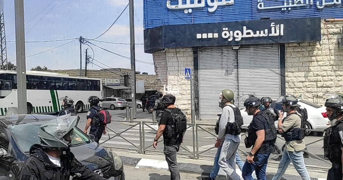 فلسطين – القدس: تزايد الإصابات والاعتقالات والإبعاد والاعتداءات في عدة مناطق