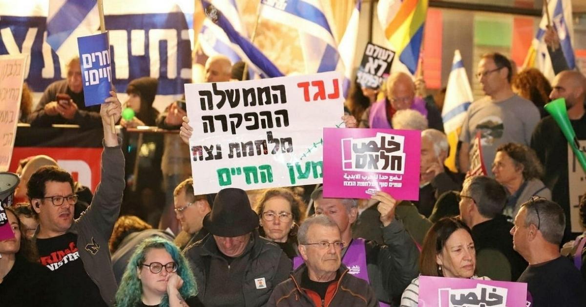 فلسطين – آلاف المتظاهرين في تل أبيب وحيفا يطالبون بوقف الحرب وإسقاط حكومة الاحتلال للأسبوع السادس على التوالي