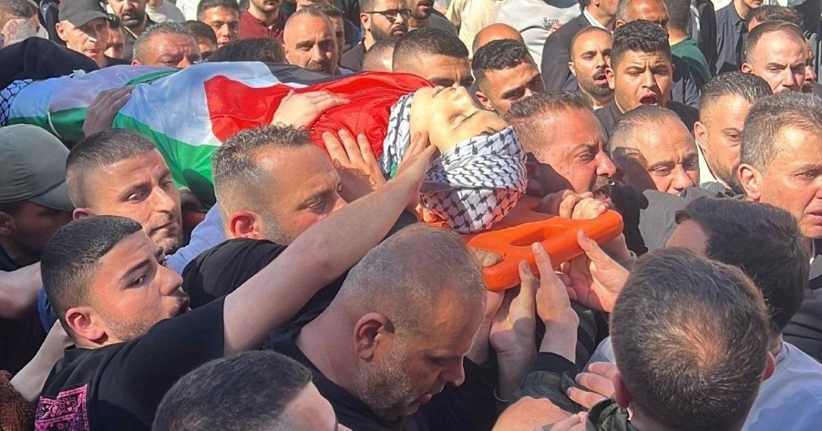 فلسطين – جماهير الضفة الغربية تشيع جثماني الشهيدين عودة عواودة ويوسف اشتية فلسطين – جماهير الضفة الغربية تشيع جثماني الشهيدين عودة عواودة ويوسف اشتية