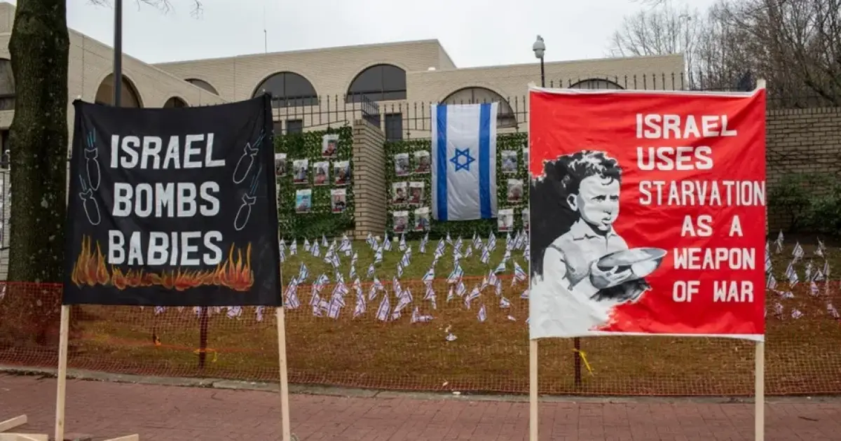 فلسطين – هتافات “العار والعار” تطارد قنصل الاحتلال في أمريكا خلال مراسم رسمية