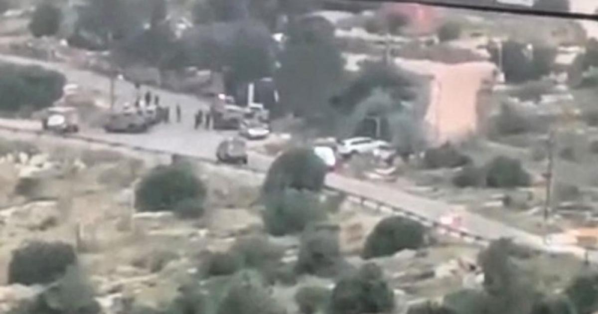 فلسطين – اقتحام دورا وفرض حظر التجوال.. الاحتلال يعتدي على الأهالي ويطرد الطواقم الطبية