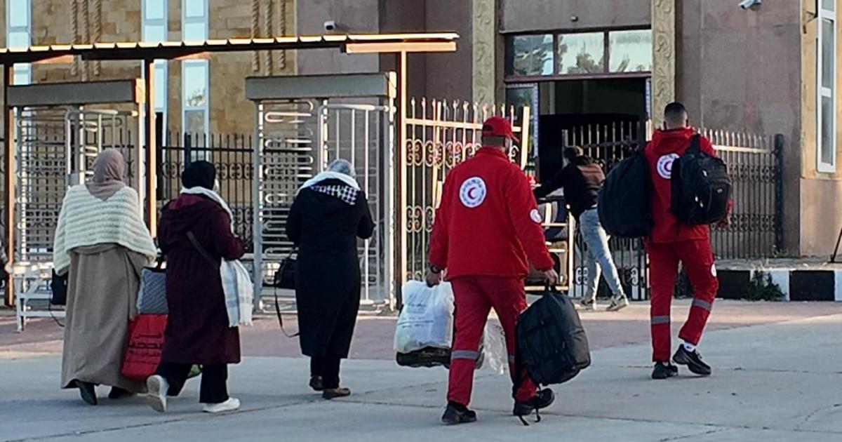 فلسطين – الهلال الأحمر: 700 مريض فقط خرجوا من غزة لتلقي العلاج و18 ألف ينتظرون خطر الموت فلسطين – الهلال الأحمر: 700 مريض فقط خرجوا من غزة لتلقي العلاج و18 ألف ينتظرون خطر الموت