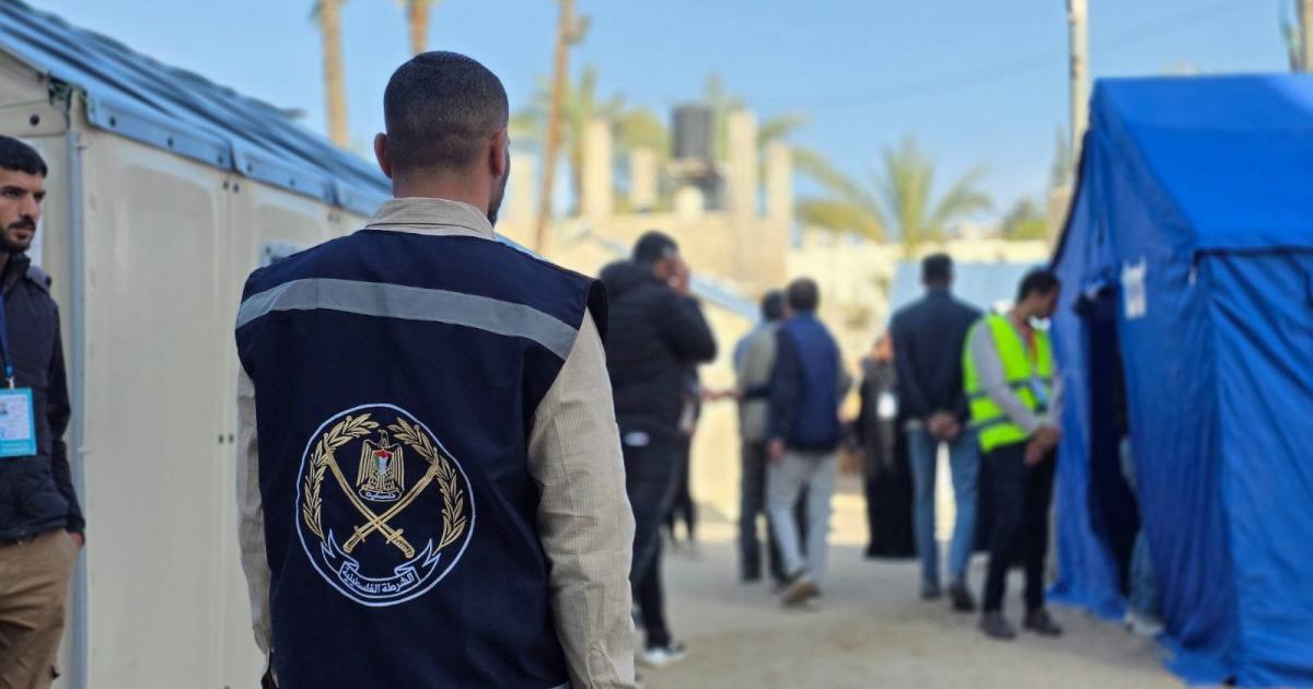 فلسطين – وبالصور، الشرطة تؤمن الانتخابات البلدية في دير البلح وسط قطاع غزة فلسطين – وبالصور، الشرطة تؤمن الانتخابات البلدية في دير البلح وسط قطاع غزة