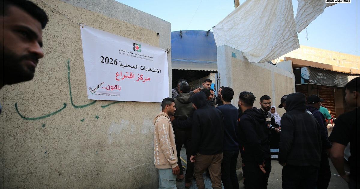 فلسطين – بالصور انتخابات دير البلح.. اختبار للديمقراطية في غزة بين التأمين الميداني وتساؤلات الشمول