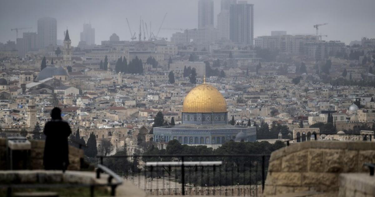 فلسطين – القاهرة تدين رفع علم الاحتلال على الأقصى وتطالب بوقف انتهاكاته