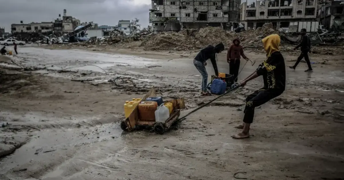 فلسطين – تقرير: عندما يُجبر الأطفال على لعب أدوار الكبار.. كيف فرضت الإبادة الجماعية “النضج القسري” على أطفال غزة؟
