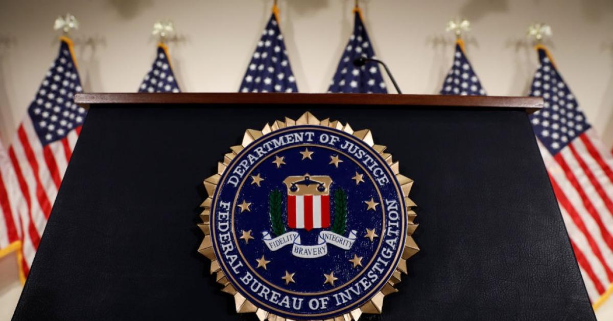 فلسطين – رئيس مكتب التحقيقات الفيدرالي الأمريكي يقود العمل وهو “سكران”!