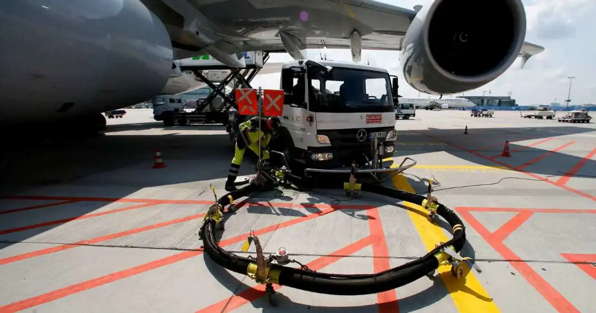 فلسطين – أزمة وقود تلوح في الأفق.. أوروبا تحذر من شلل محتمل في قطاع الطيران خلال أسابيع فلسطين – أزمة وقود تلوح في الأفق.. أوروبا تحذر من شلل محتمل في قطاع الطيران خلال أسابيع