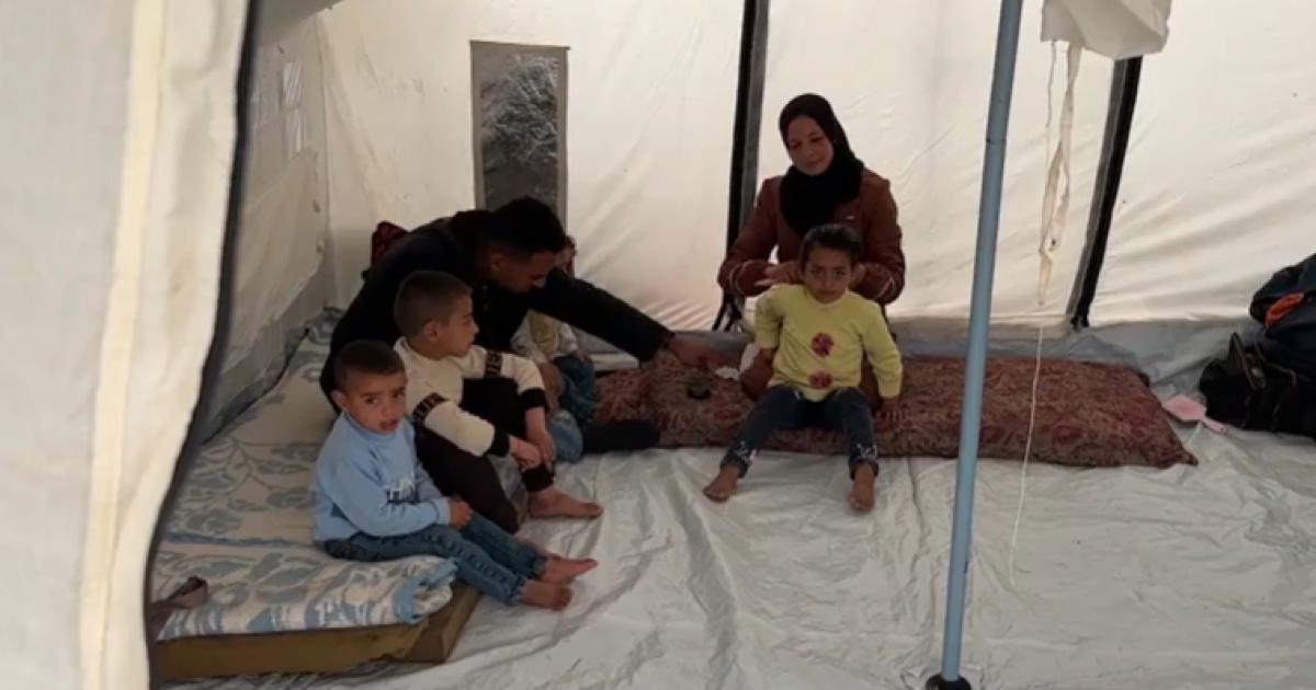 فلسطين – تقرير عن الصمت الدائم يطارد أطفال غزة بعد أن سلبتهم أصوات القصف حاسة السمع لديهم