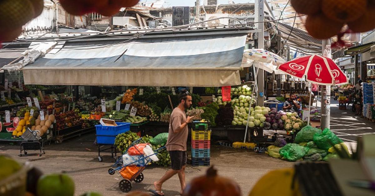 فلسطين – موجة غلاء تضرب إسرائيل.. الوقود يتجاوز 8 شيكل والتضخم يرتفع وأسعار المواد الغذائية تواصل الارتفاع