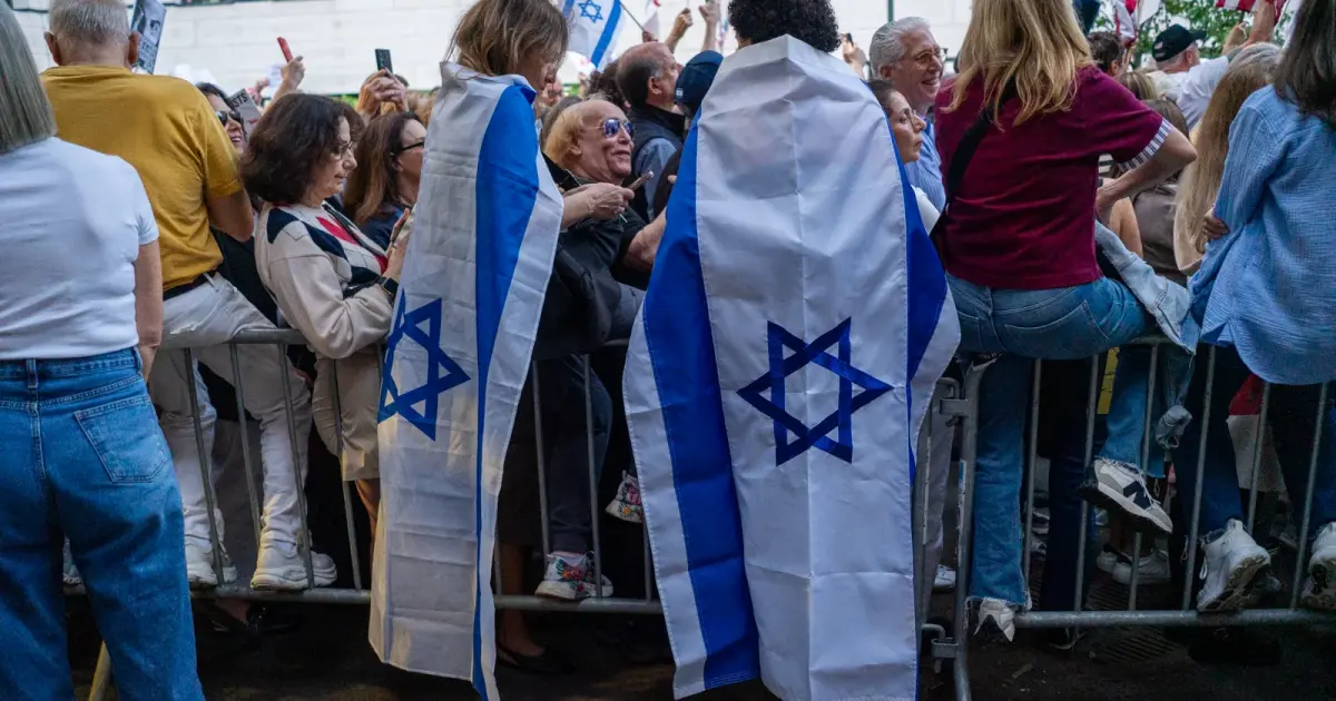 فلسطين – حشود يهودية تحتج أمام منزل زهران ممداني وتطالب بإقالته في نيويورك فلسطين – حشود يهودية تحتج أمام منزل زهران ممداني وتطالب بإقالته في نيويورك