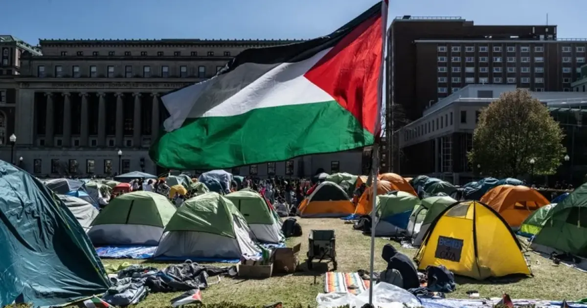 فلسطين – فيديو يهز جامعة أمريكية. رئيس جامعة كورنيل يضرب بسيارته طالبًا مؤيدًا لفلسطين فلسطين – فيديو يهز جامعة أمريكية. رئيس جامعة كورنيل يضرب بسيارته طالبًا مؤيدًا لفلسطين