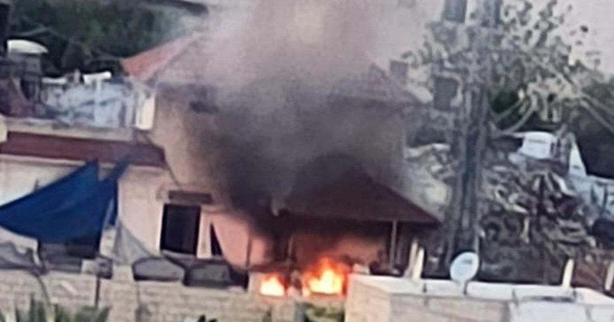 فلسطين – قوات الاحتلال تحرق عدة منازل في مخيم جنين فلسطين – قوات الاحتلال تحرق عدة منازل في مخيم جنين