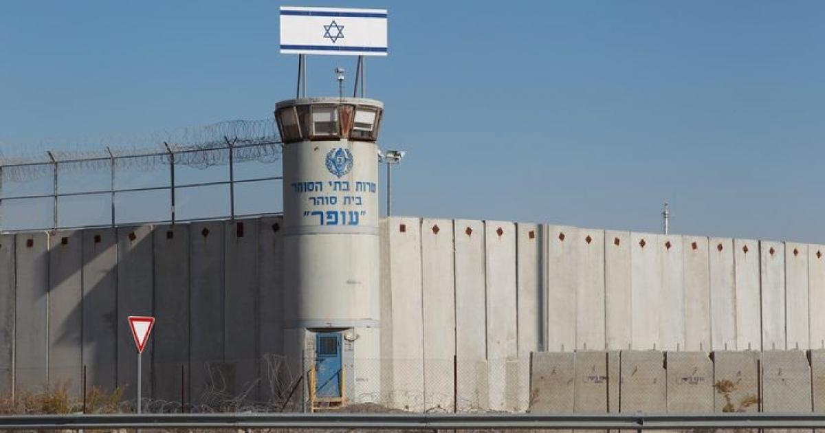 فلسطين – محكمة الاحتلال تصدر حكماً بالسجن بحق أسير، وتحيل آخر للاعتقال الإداري فلسطين – محكمة الاحتلال تصدر حكماً بالسجن بحق أسير، وتحيل آخر للاعتقال الإداري
