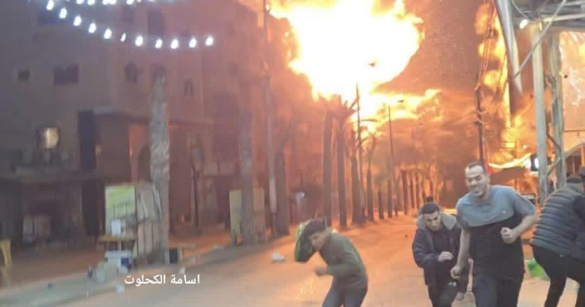 فلسطين – بالفيديو: غارات إسرائيلية تستهدف منزلين في البريج والنصيرات وسط قطاع غزة فلسطين – بالفيديو: غارات إسرائيلية تستهدف منزلين في البريج والنصيرات وسط قطاع غزة