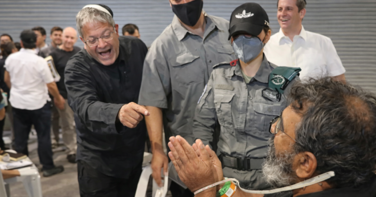 فلسطين – بعد تعذيب الاحتلال.. مشاركون في “أسطول الصمود” يقدمون شكوى إلى “الجنايات الدولية” فلسطين – بعد تعذيب الاحتلال.. مشاركون في “أسطول الصمود” يقدمون شكوى إلى “الجنايات الدولية”