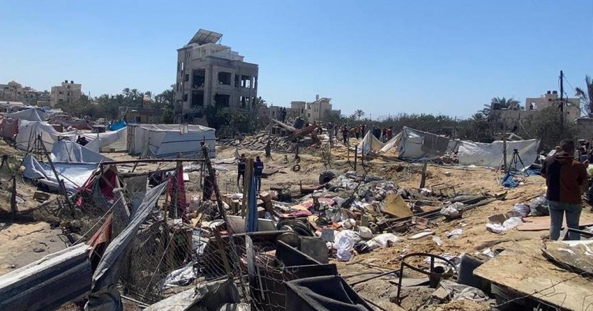 فلسطين – سقوط ضحايا في قصف إسرائيلي استهدف خيمة للنازحين في مواصي خان يونس فلسطين – سقوط ضحايا في قصف إسرائيلي استهدف خيمة للنازحين في مواصي خان يونس