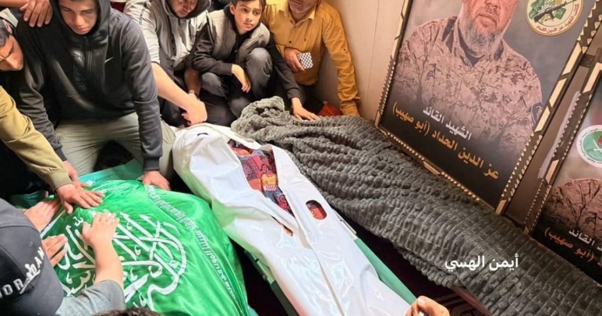 فلسطين – بالفيديو والصور جموع الفلسطينيين تشيع قائد القسام عز الدين الحداد