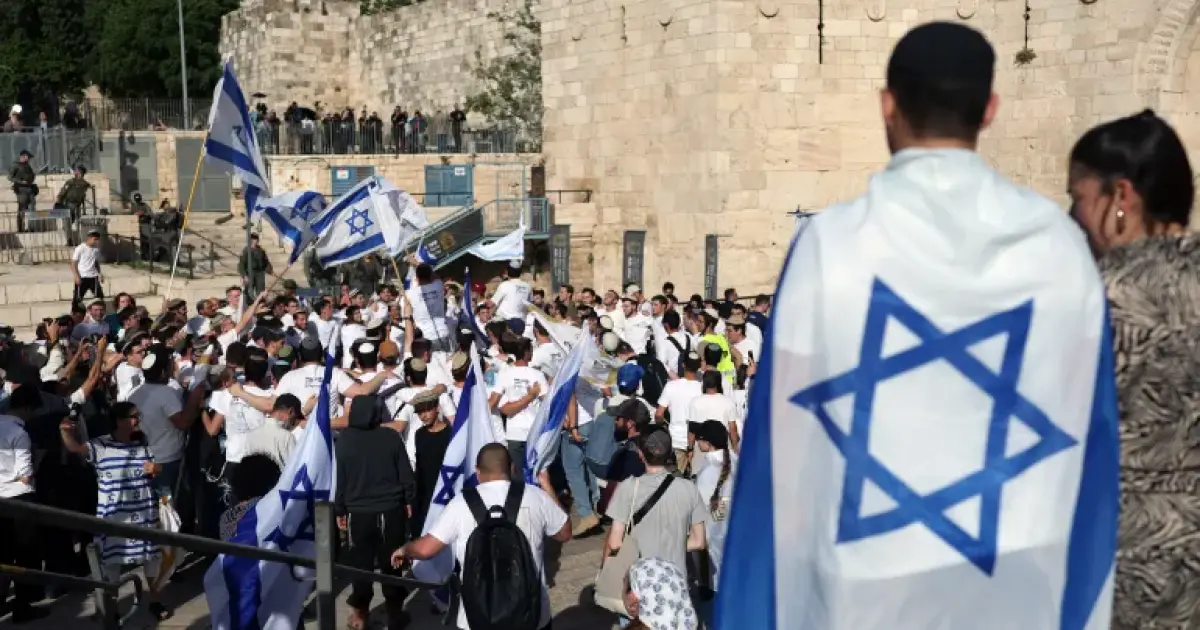 فلسطين – وفي الفيديو “أخطر جمعة”. عشرات المستوطنين يدنسون باحات الأقصى ويمارسون طقوس تلمودية.