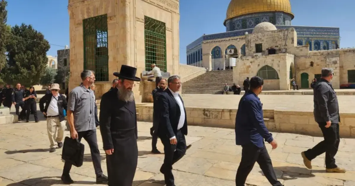 فلسطين – بالفيديو: اقتحام واسع للأقصى وسط إجراءات وقيود مشددة على المصلين فلسطين – بالفيديو: اقتحام واسع للأقصى وسط إجراءات وقيود مشددة على المصلين