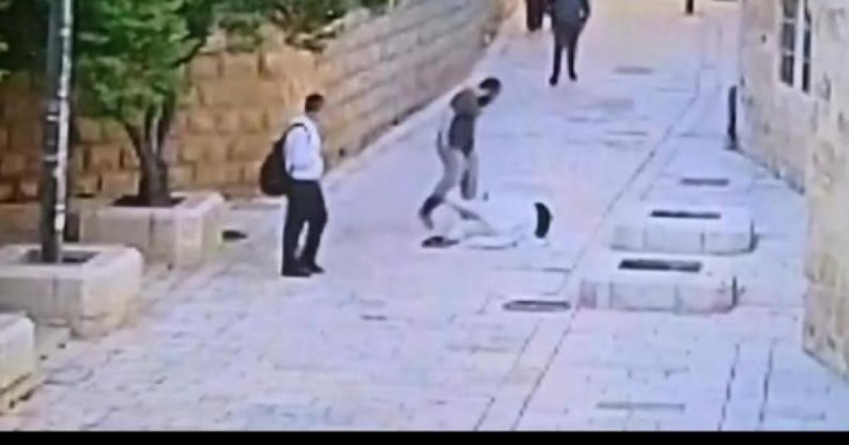 فلسطين – فرنسا تطالب بعقوبة رادعة بحق مستوطن اعتدى على “راهبة” في القدس فلسطين – فرنسا تطالب بعقوبة رادعة بحق مستوطن اعتدى على “راهبة” في القدس
