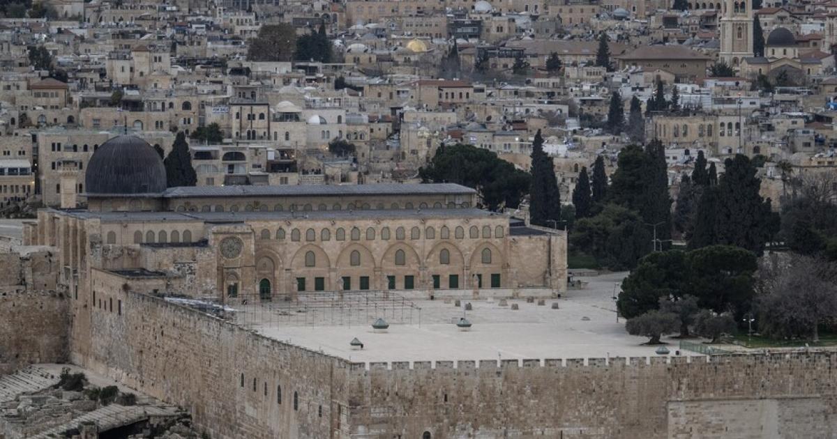 فلسطين – محافظة القدس تحذر من مخطط “أمريكي إسرائيلي” لتجريد الأردن من الوصاية على الأقصى فلسطين – محافظة القدس تحذر من مخطط “أمريكي إسرائيلي” لتجريد الأردن من الوصاية على الأقصى