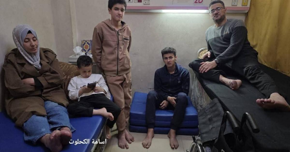فلسطين – تقرير: في ظل الوضع الصحي المنهار.. عائلة “ديب” في غزة مأساة تنهك أجسادهم وهم ينتظرون طوق النجاة. فلسطين – تقرير: في ظل الوضع الصحي المنهار.. عائلة “ديب” في غزة مأساة تنهك أجسادهم وهم ينتظرون طوق النجاة.
