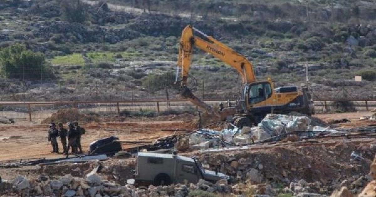 فلسطين – الاحتلال يهدم منشأتين ومستوطن يعتدي على سيدة وطفلها في الخليل فلسطين – الاحتلال يهدم منشأتين ومستوطن يعتدي على سيدة وطفلها في الخليل