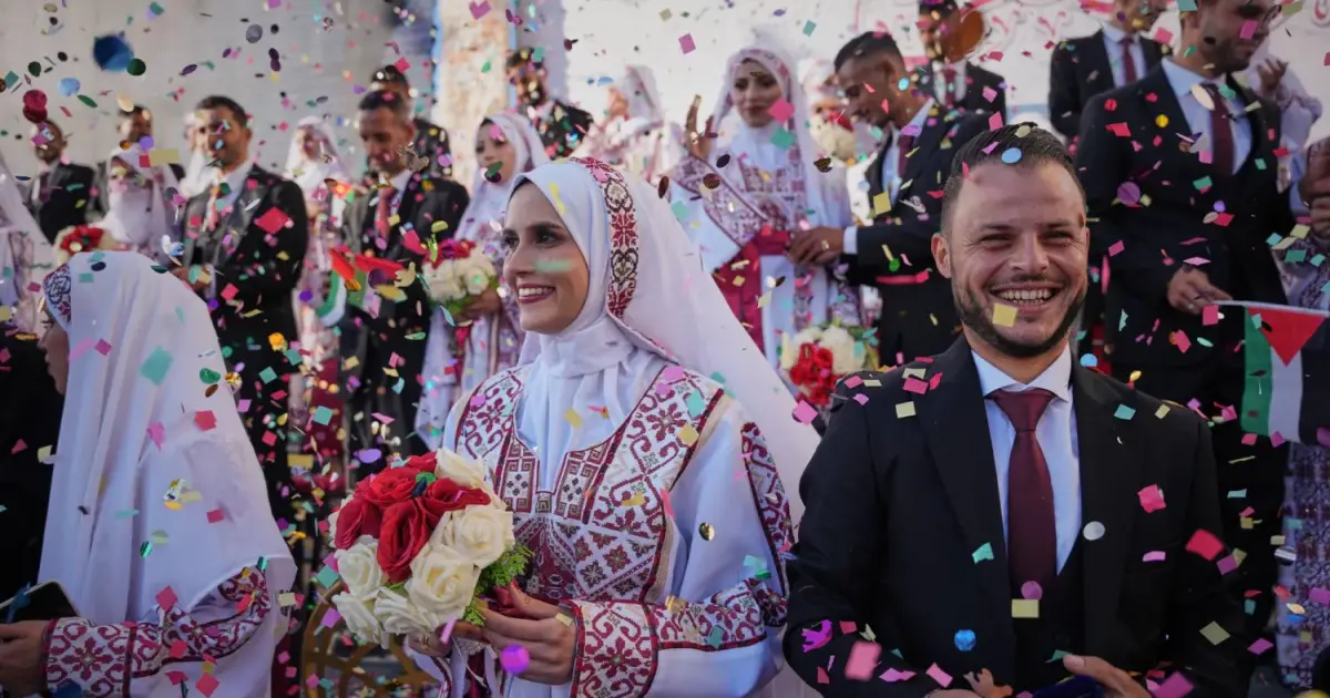 فلسطين – تقرير صادم عن تقاليد الزواج في غزة.. مهور الغزيين تحول قسراً من الدينار إلى الشيكل فلسطين – تقرير صادم عن تقاليد الزواج في غزة.. مهور الغزيين تحول قسراً من الدينار إلى الشيكل
