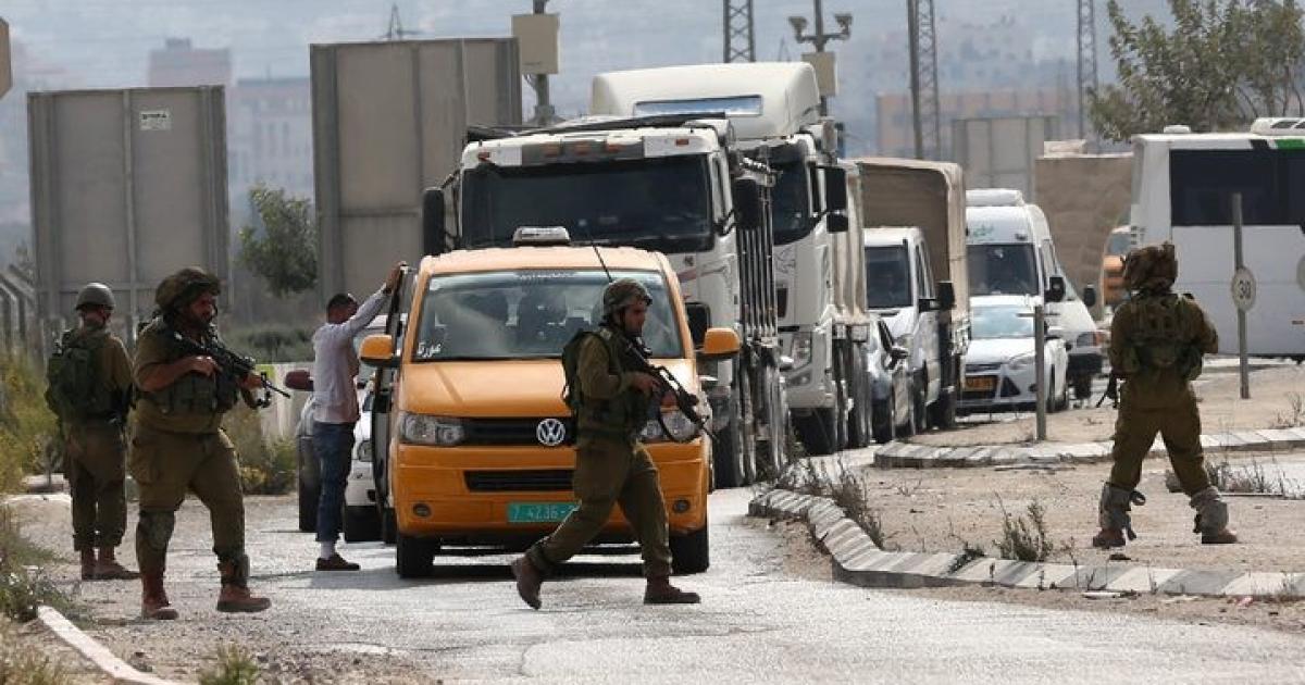 فلسطين – الاحتلال يقيم حاجزا غرب بيت لحم ويعرقل حركة المواطنين فلسطين – الاحتلال يقيم حاجزا غرب بيت لحم ويعرقل حركة المواطنين