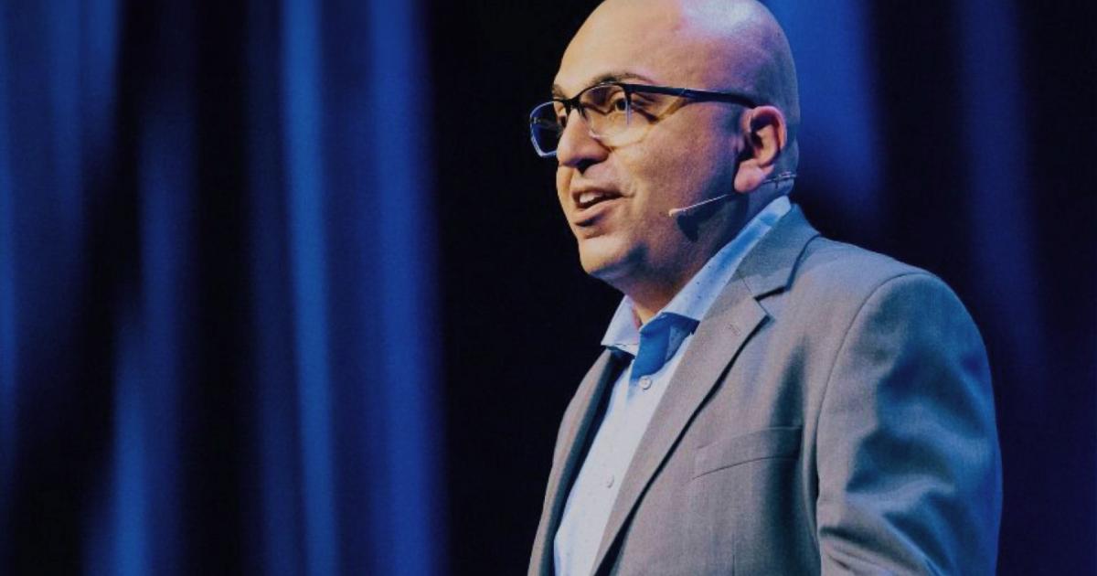 فلسطين – تقرير أحمد الخطيب يروج لمشروع صهيوني لتصفية المقاومة وتهجير سكان غزة