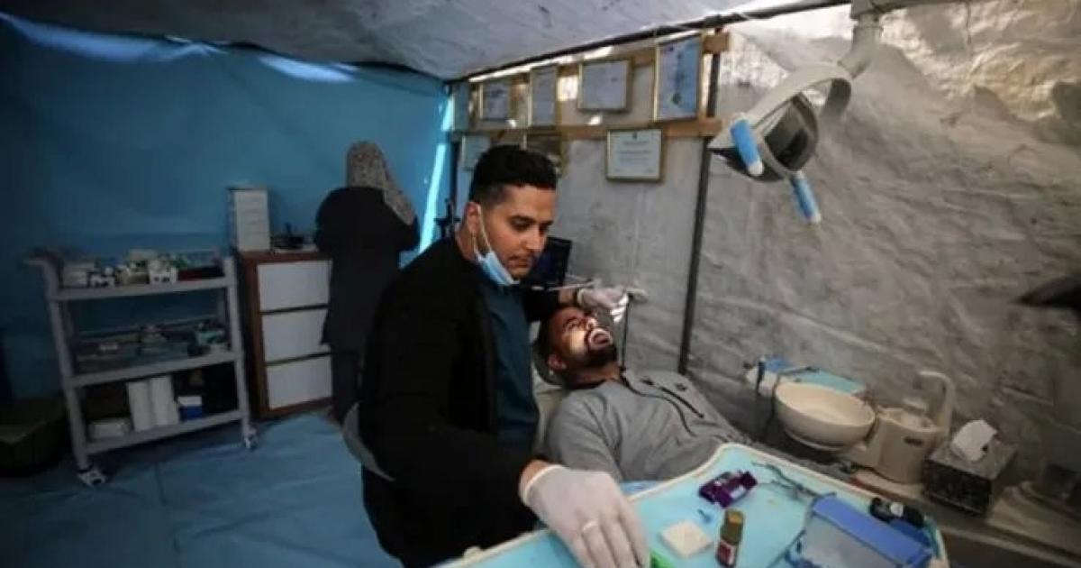 فلسطين – تقرير علاج الأسنان في غزة.. قرار يعتمد على القدرة على تحمل الألم أو القدرة على دفع تكاليف العلاج فلسطين – تقرير علاج الأسنان في غزة.. قرار يعتمد على القدرة على تحمل الألم أو القدرة على دفع تكاليف العلاج