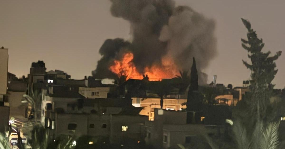 فلسطين – بالفيديو والصور: إصابتان بقصف إسرائيلي استهدف منزلا في دير البلح وسط قطاع غزة فلسطين – بالفيديو والصور: إصابتان بقصف إسرائيلي استهدف منزلا في دير البلح وسط قطاع غزة