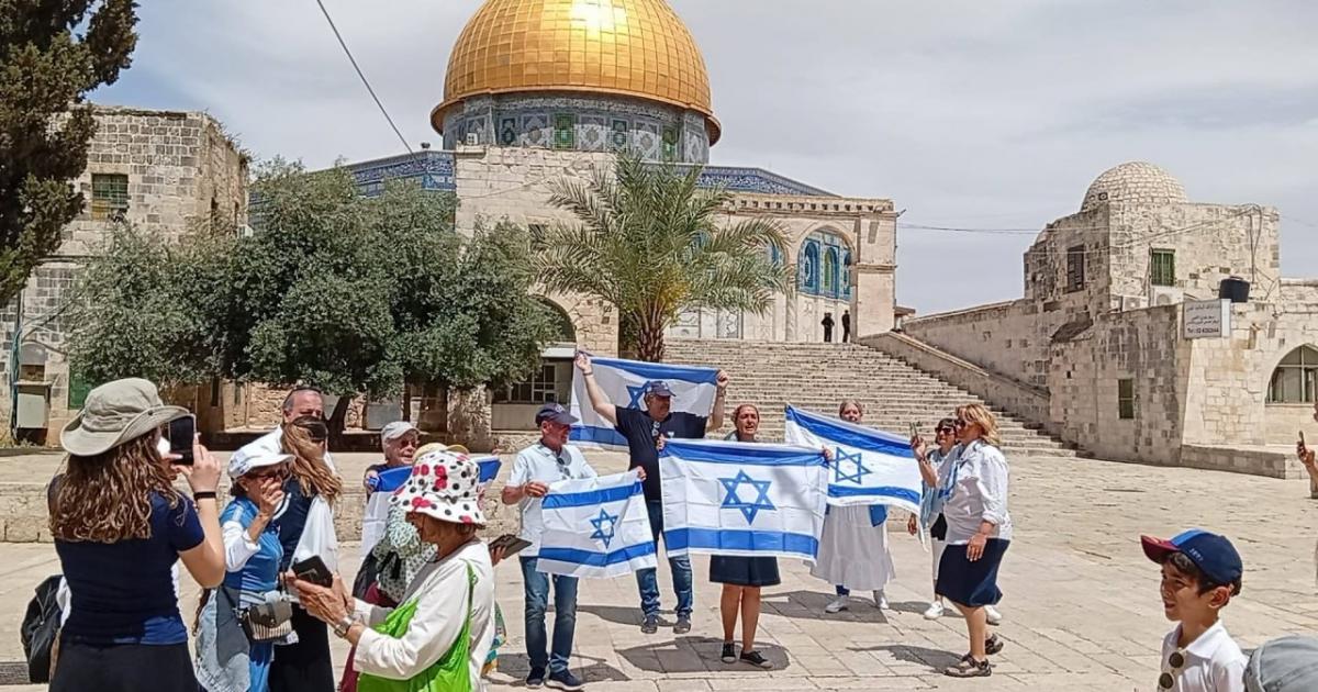 فلسطين – بالفيديو والصور مسيرة الأعلام تدنس القدس والمسجد الأقصى بقيادة “بن جفير”