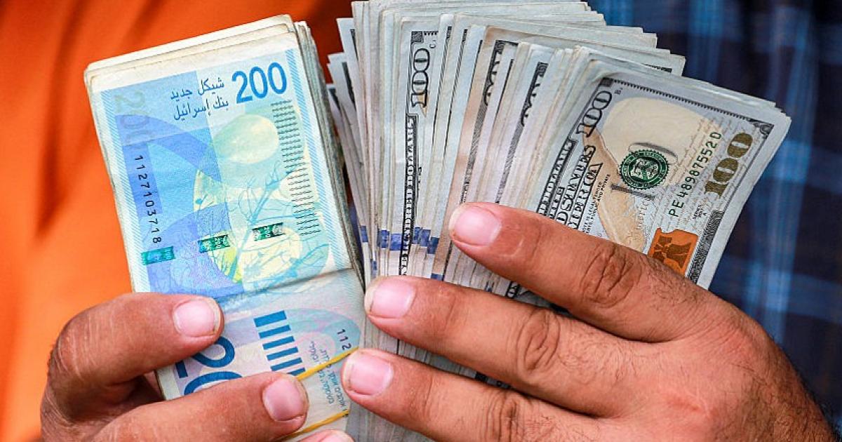 فلسطين – أدنى مستوى منذ 30 عاماً.. الدولار يهبط إلى ما دون 2.86 شيكل فلسطين – أدنى مستوى منذ 30 عاماً.. الدولار يهبط إلى ما دون 2.86 شيكل