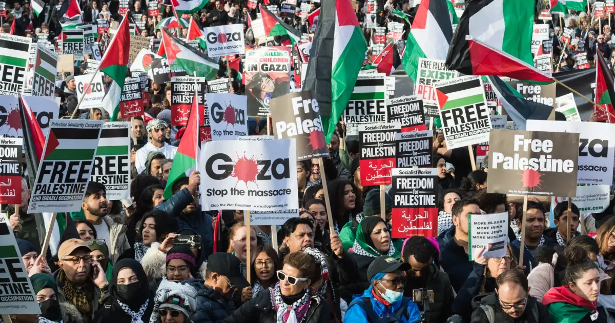 فلسطين – عضو في البرلمان البريطاني يهاجم دعوات تقييد المسيرات التضامنية مع فلسطين