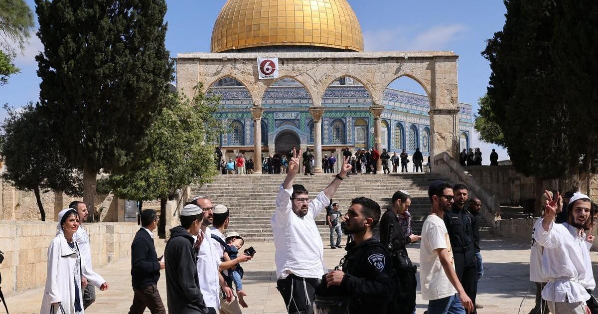 Settlers perform Talmudic rites inside Al-Aqsa Mosque