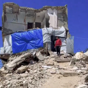 كارثة الإيواء بغزة: 1.9 مليون نازح يتسابقون على السكن فوق أنقاض مئات المنازل المتهالكة