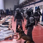 قمع الأسرى في سجون الاحتلال