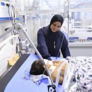 الطفل محمد الجبالي.. السرطان ينهش جسده وقيود السفر تحرمه من العلاج