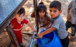 أطفال يحصلون على المياه - أرشيفية -