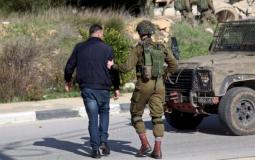 اعتقال شاب من قبل قوات الاحتلال -أرشيف-