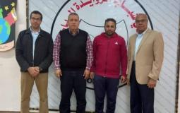 أبو عطيوي الثاني يمينا