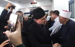 جانب من تقديم الهباش لعائلة القتيل الدرزي